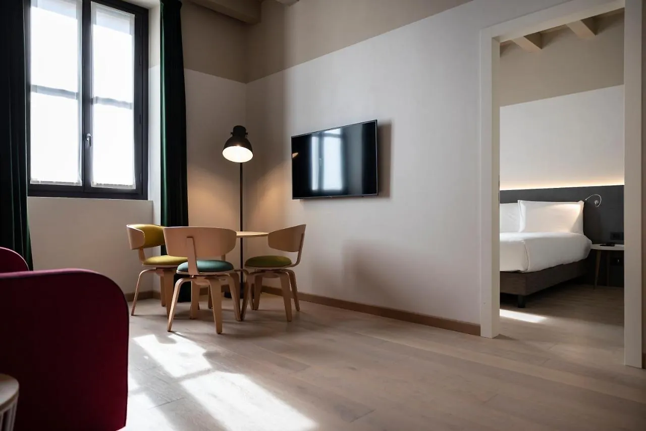 Savona 18 Suites Mediolan 4*,