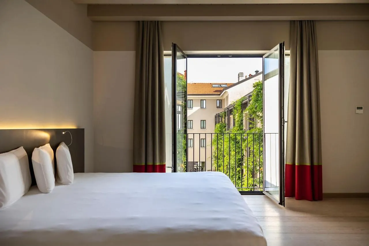 Savona 18 Suites Milan 4*,